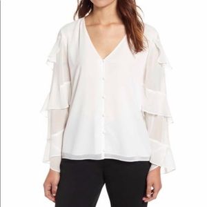 *Final price* VINCE CAMUTO White Tiered Sleeve Top